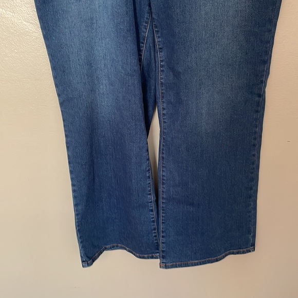 NWT Daily Thread Mid Rise Jean. 18W - Picture 3 of 7